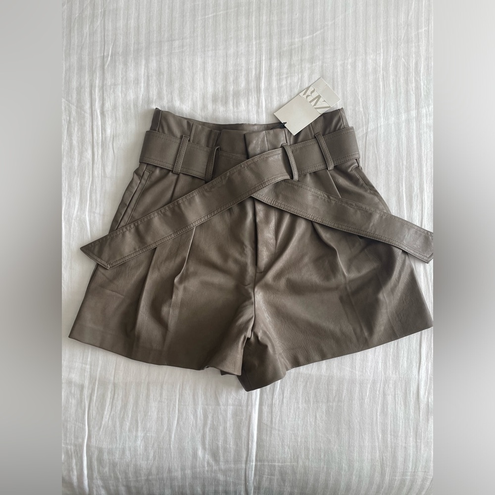 NWT!! Zara shorts Tan tam M